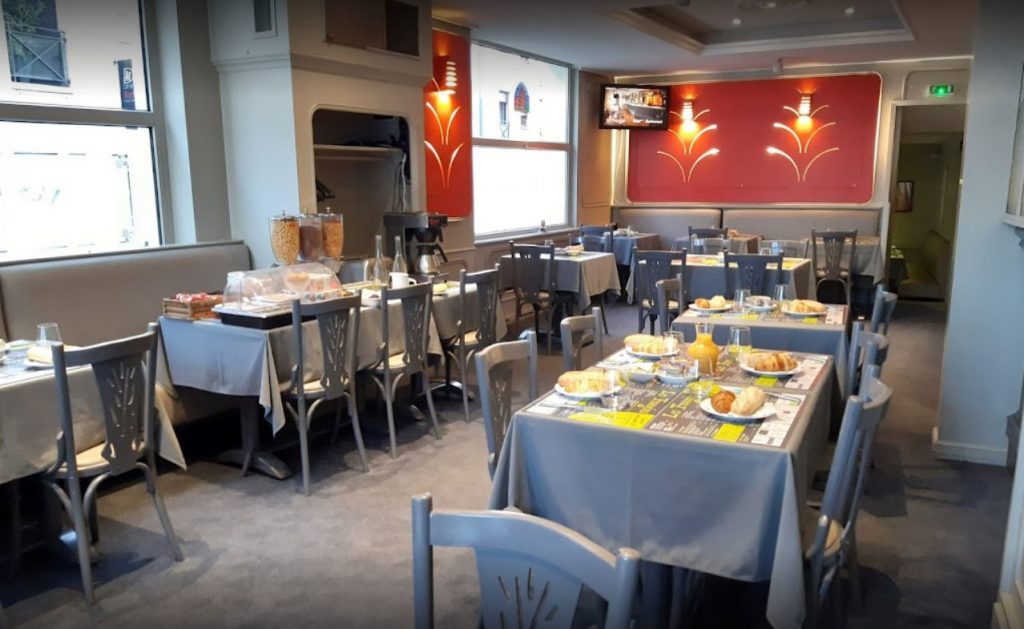 Présentation des tables du restaurant les frangins à Saint-Omer