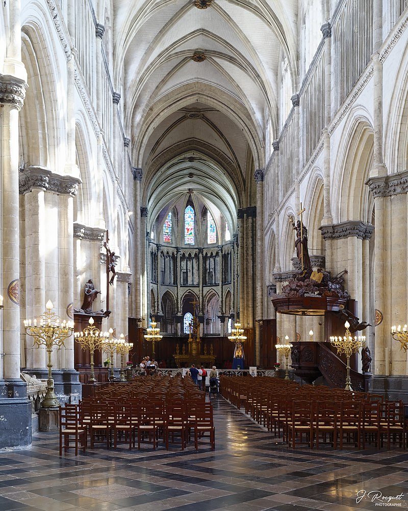 La nef de la cathédrale Notre-Dame de Saint-Omer.